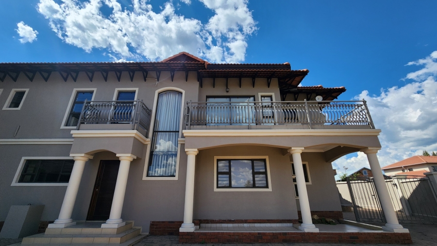 To Let 6 Bedroom Property for Rent in Tuscany Ridge North West